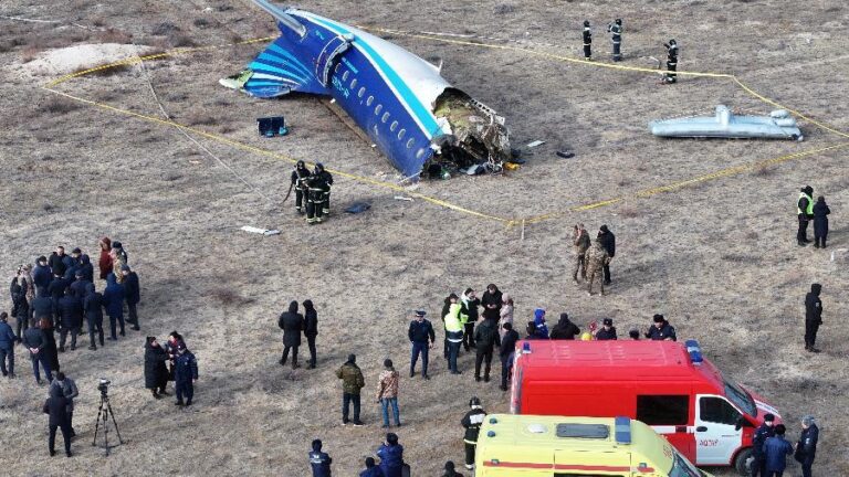 Tragédia Aérea: Queda de Avião da Azerbaijan Airlines no Cazaquistão Deixa Dezenas de Mortos