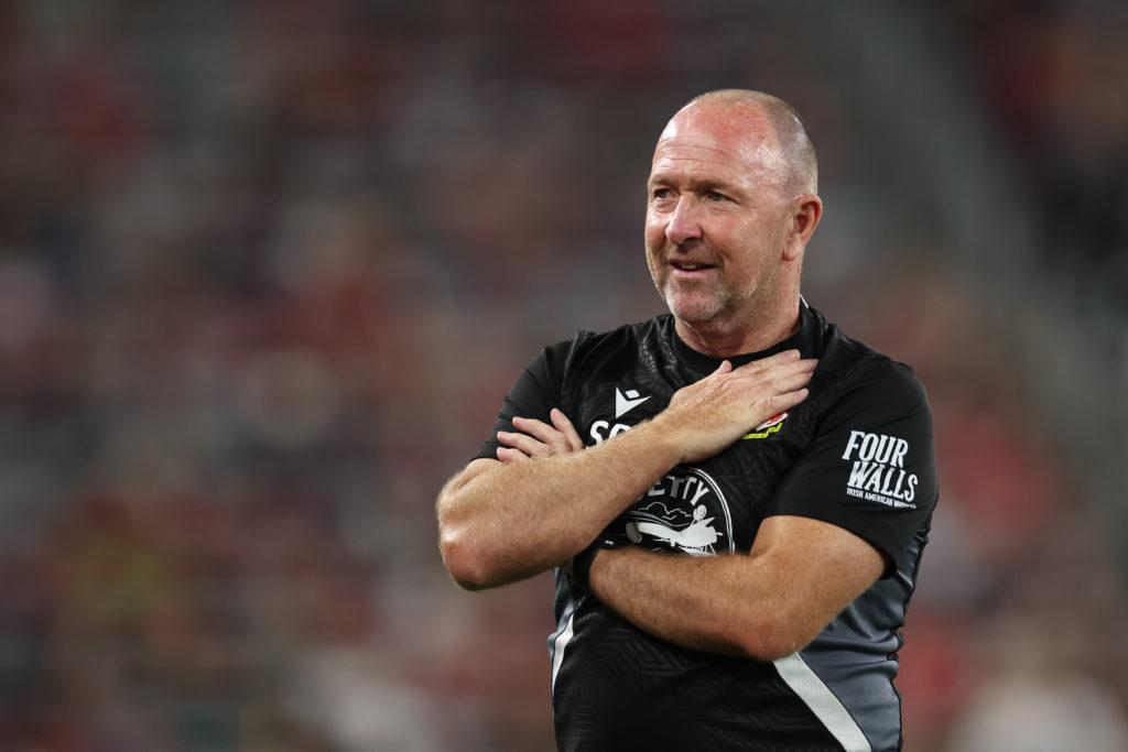 Steve Parkin durante partida amistosa com o Manchester United no Snapdragon Stadium