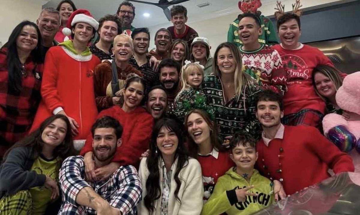 João Guilherme e Bruna Marquezine no Natal com Xuxa