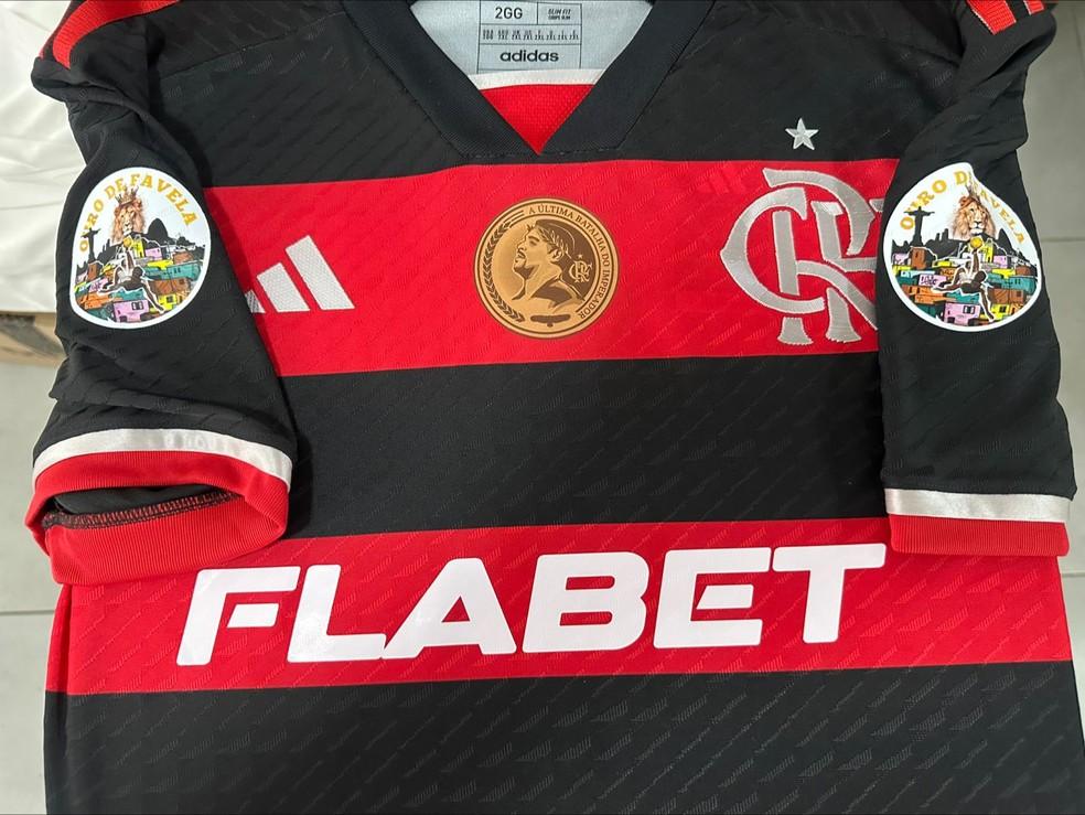 Confira a camisa que o time do Flamengo vai usar na despedida de Adriano — Foto: ge