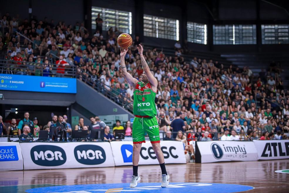Jony Machuca, armador argentino do União Corinthians, em jogo contra Franca Basquete