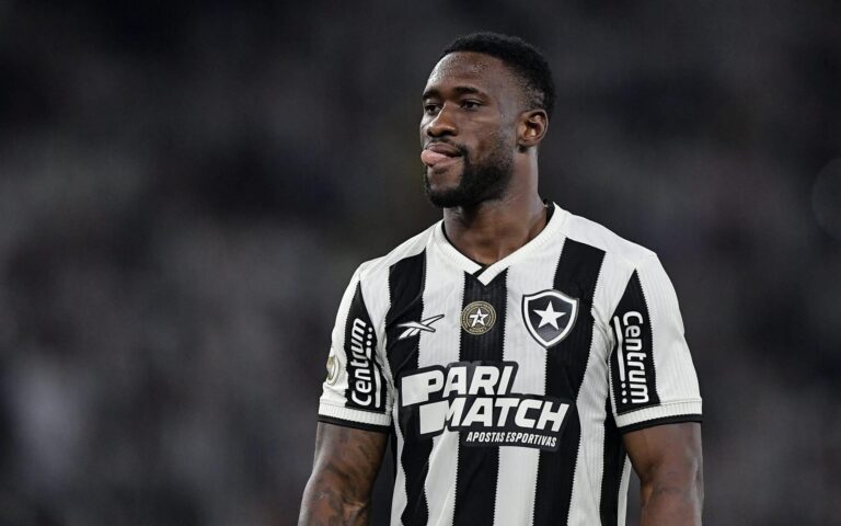 Bastos do Botafogo Reafirma Compromisso com o Clube e a Seleção Angolana