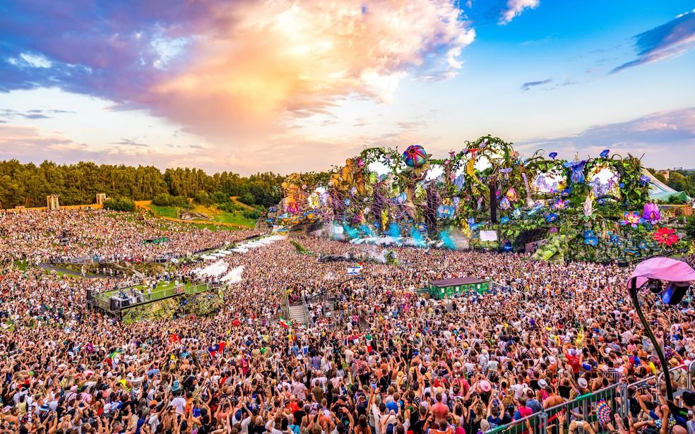 Palco principal do Tomorrowland Brasil terá elementos que remetem a natureza e alta tecnologia na edição de 2025.