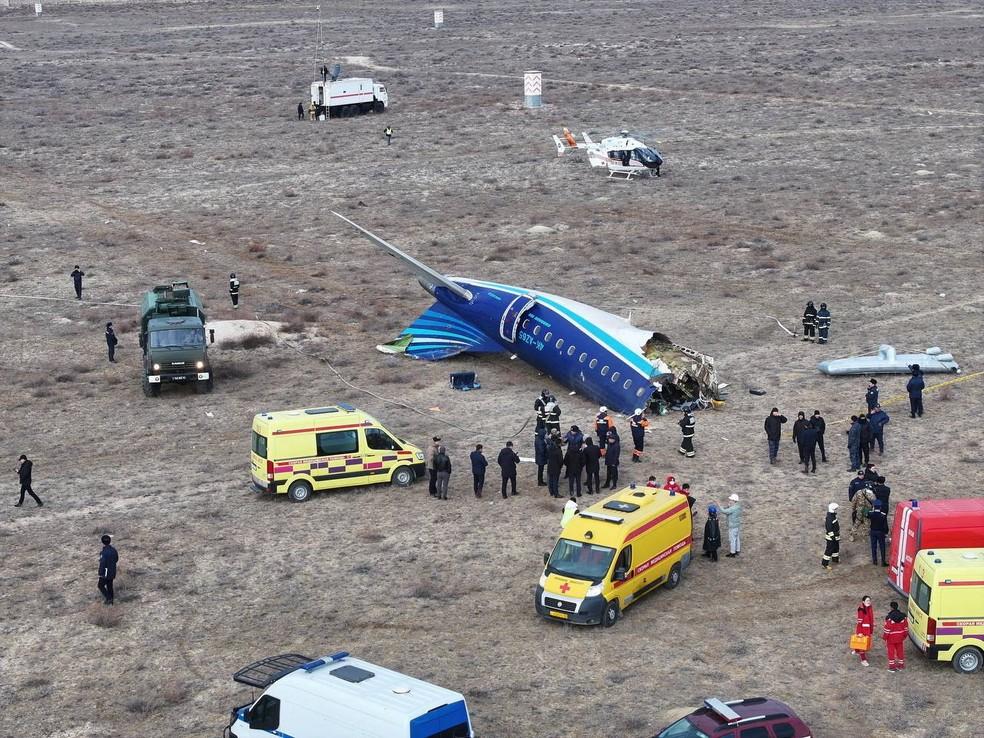 Avião fabricado pela Embraer cai no Cazaquistão