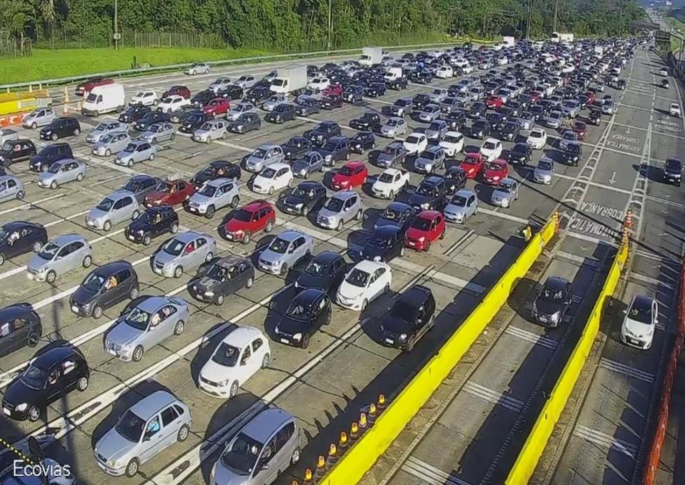 Congestionamento nas rodovias do litoral de SP