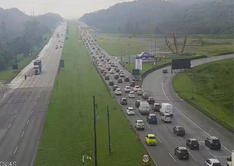 Congestionamento nas rodovias do litoral de SP