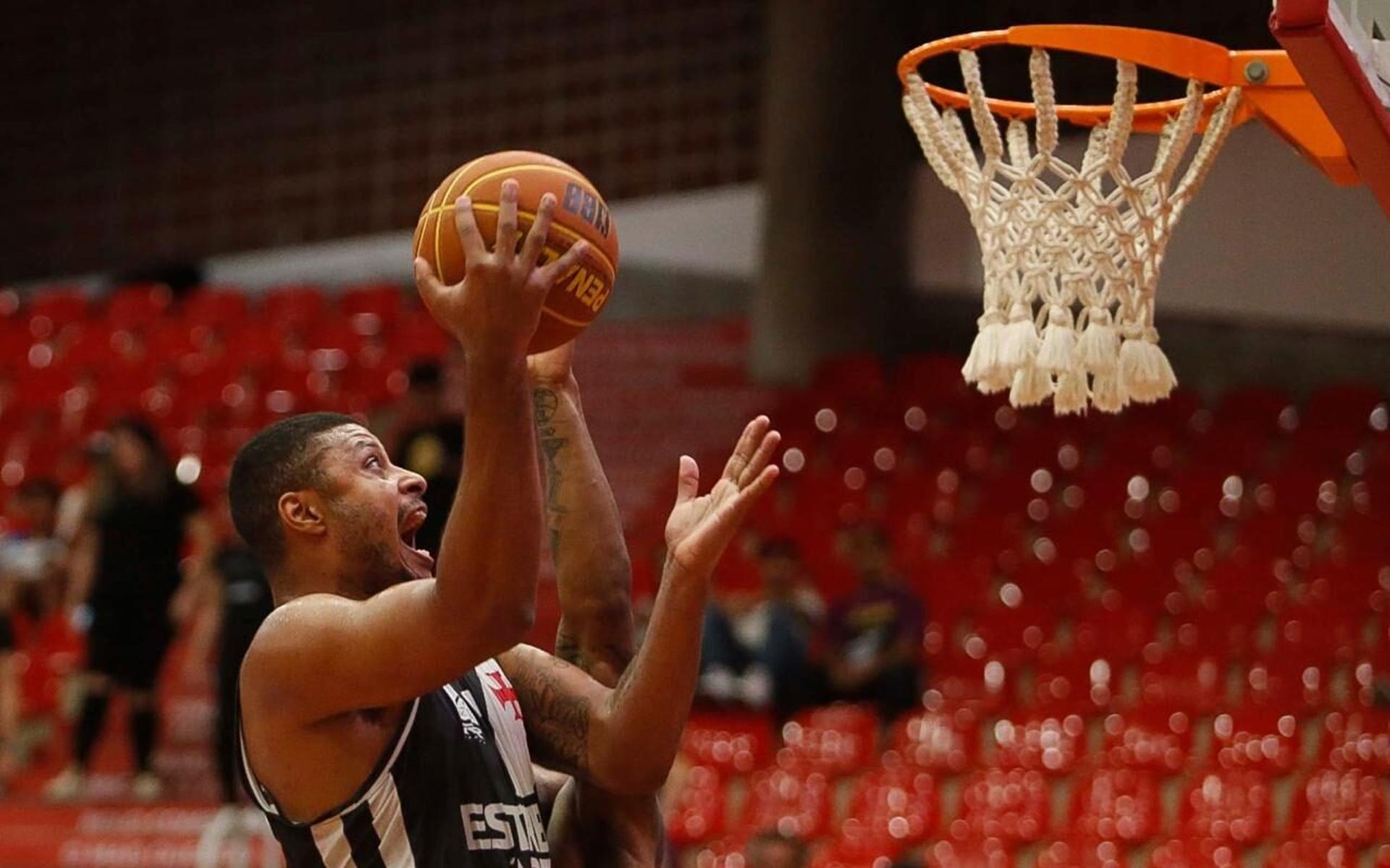 A partida entre São Paulo e Vasco no NBB