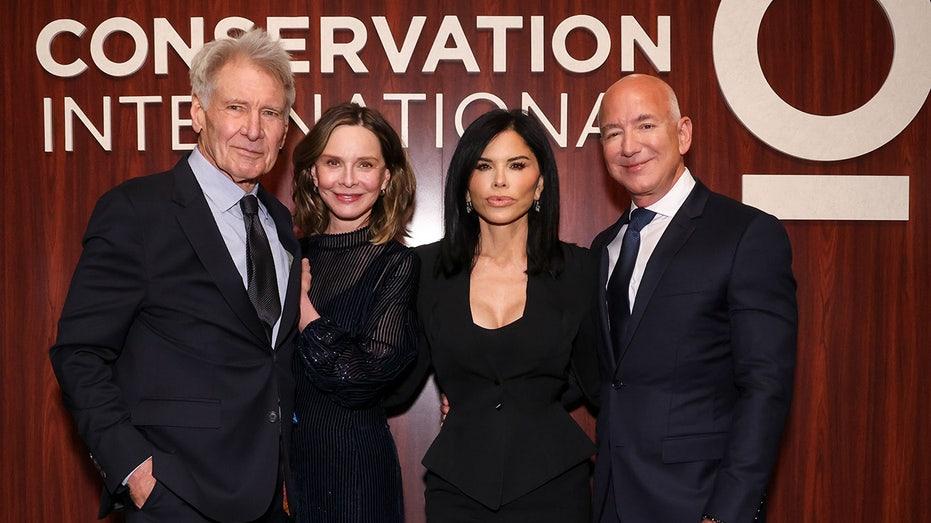 Harrison Ford, Calista Flockhart, Lauren Sánchez e Jeff Bezos no Gala da Conservation International