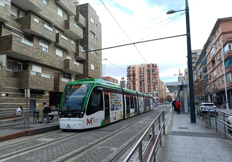 Averia interrompe serviço do metrô em Granada e gera revolta entre usuários