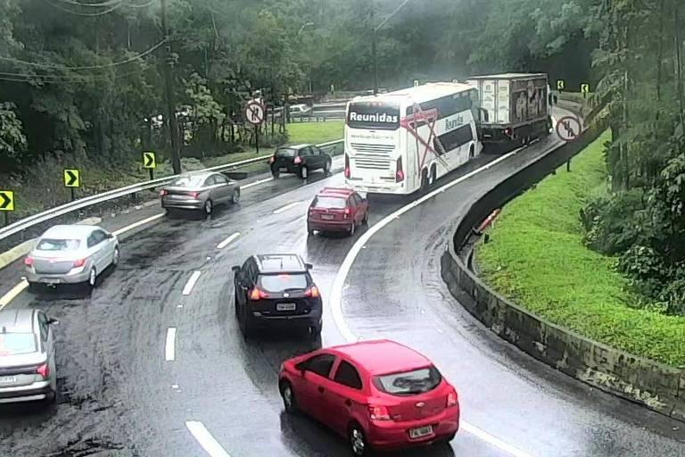 Trânsito durante chuvas nas rodovias de SP