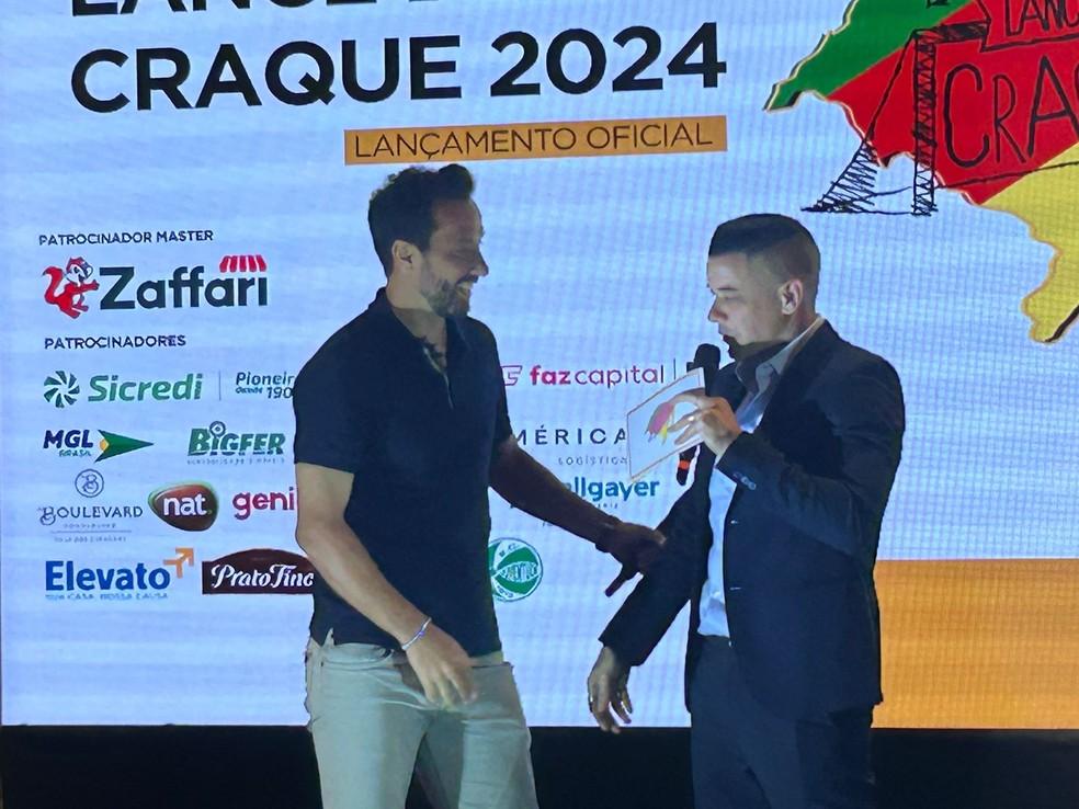 Lance de Craque D'Alessandro lançamento evento campanha Nenê