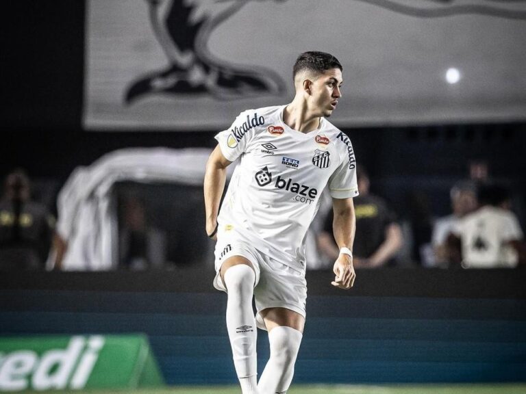 Botafogo faz proposta por zagueiro Jair do Santos, envolvendo jogadores na negociação