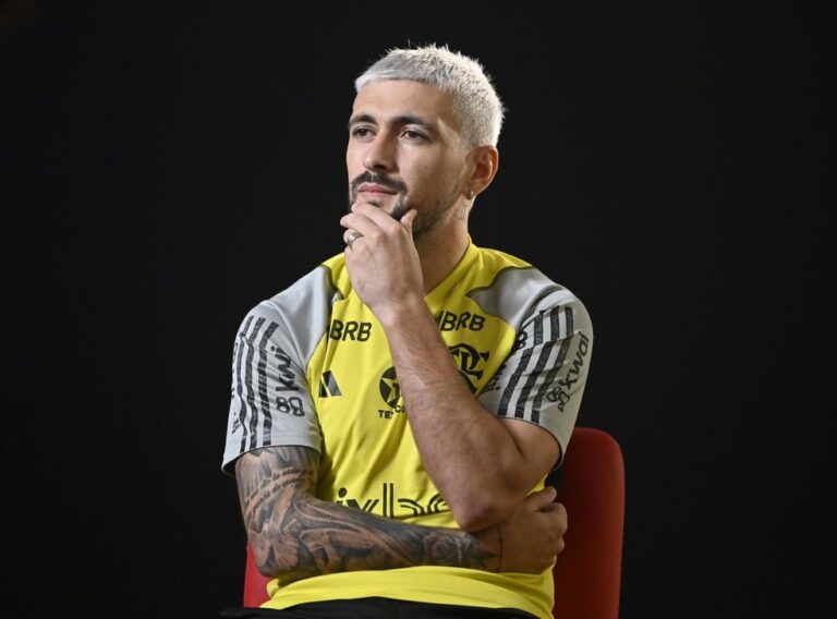 Arrascaeta é o novo camisa 10 do Flamengo em emocionante anúncio