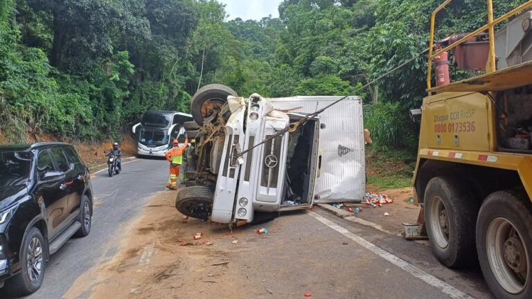 Acidente na Serra das Araras provoca congestionamento de 30 km