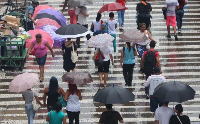 Previsão do Tempo para o Natal: Chuvas e Abafamento em Todo o País