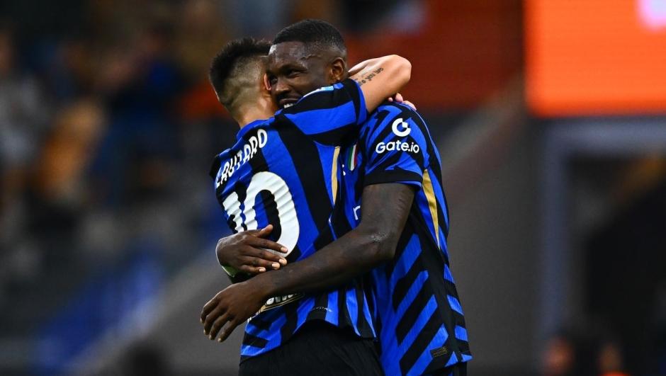 Marcus Thuram celebra gol com Lautaro Martinez