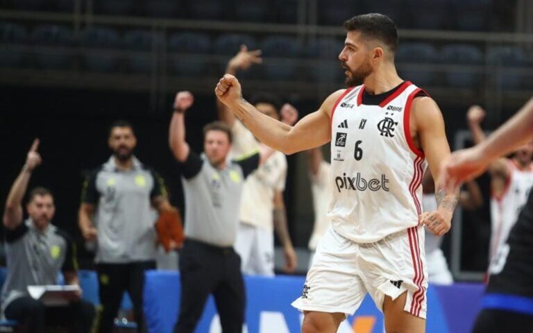 Flamengo e Bauru se enfrentam em partida crucial do NBB