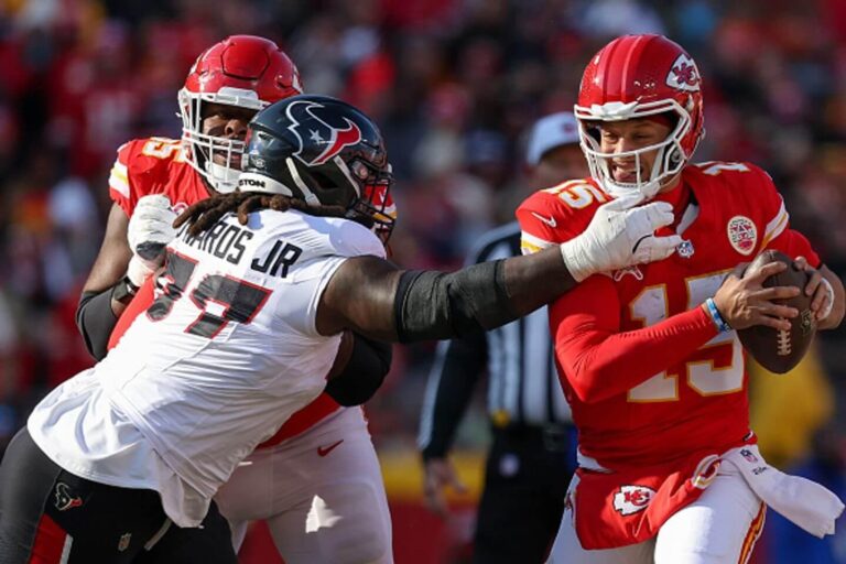 Patrick Mahomes e Chiefs vencem Texans em jogo emocionante
