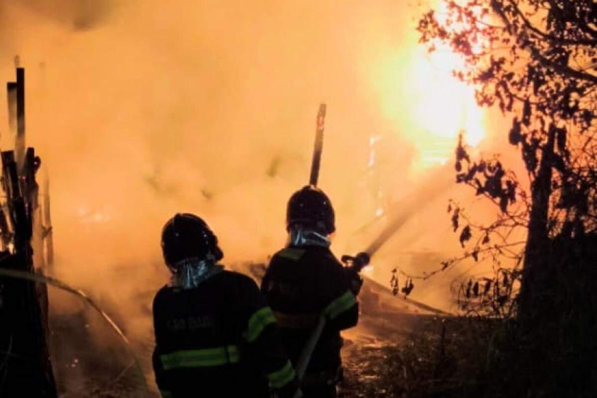 Casa foi incendiada