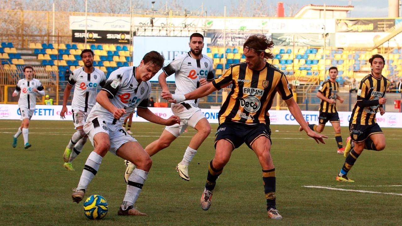 A partida entre Juve Stabia e Cesena termina 1-0.