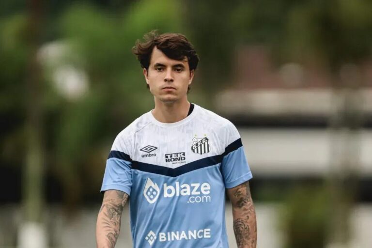 Grêmio demonstra interesse em Vinicius Zanocelo, meio-campista emprestado pelo Santos