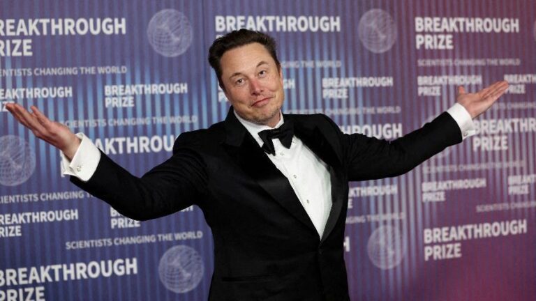 Elon Musk se torna o primeiro bilionário a acumular mais de R$ 2,6 trilhões