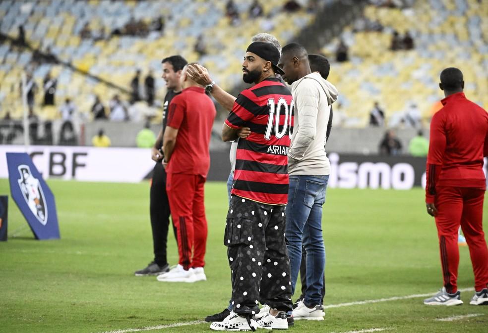 Gabigol, com a camisa de Adriano, antes de Vasco x Flamengo