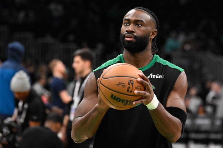 Jaylen Brown defende a importância de jogadores estrelas participarem em jogos consecutivos