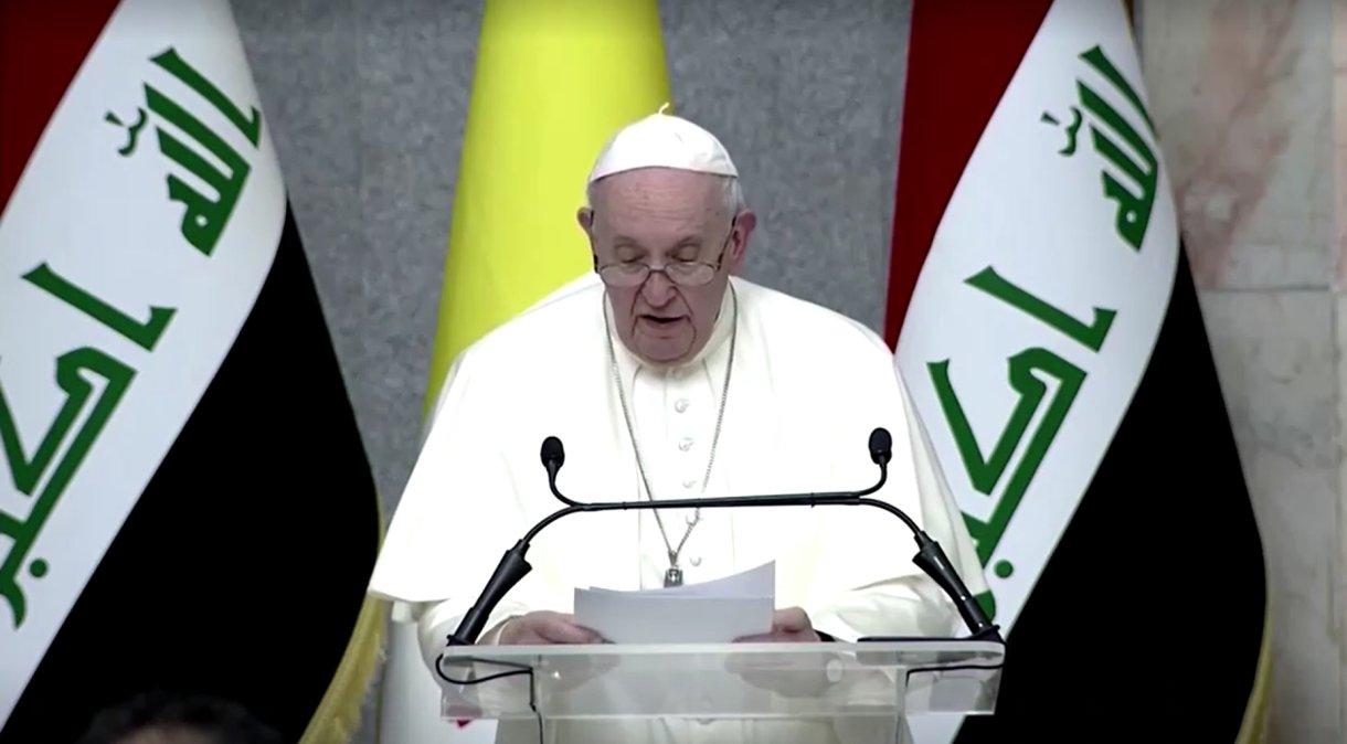 Papa Francisco discursa no palácio presidencial do Iraque