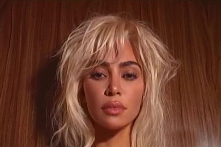 Kim Kardashian Lança Vídeo de Natal “Santa Baby” e Gera Polêmica entre Fãs