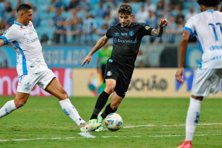 Troca Nostálgica: Palmeiras Está de Olho em Villasanti do Grêmio