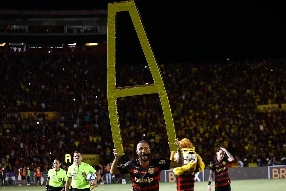 Gustavo Coutinho vibra com acesso do Sport para a Série A