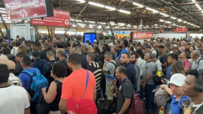 Descarrilamento de trem de carga em São Paulo causa caos no transporte público