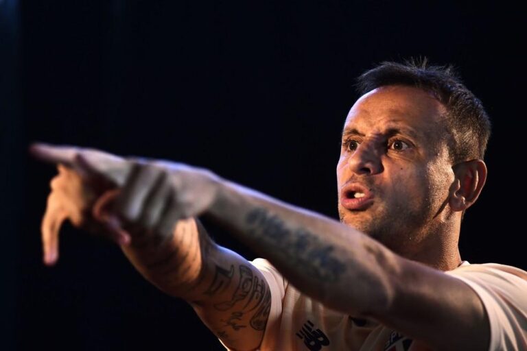 Rafinha Deixa o São Paulo e Retorna ao Coritiba: O Fim de uma Era