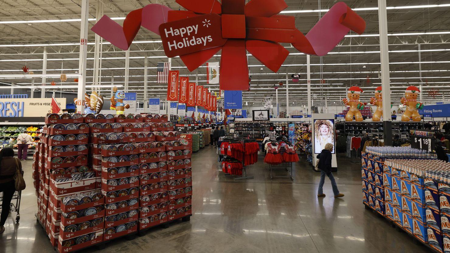 Compradores no Walmart durante o evento de compras de Natal