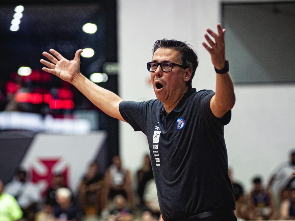 Helinho Garcia, técnico do Sesi Franca