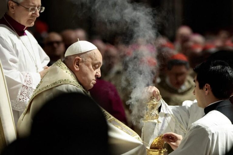 Papa Francisco Celebra Natal com Missa do Galo e Inicia Jubileu em Roma