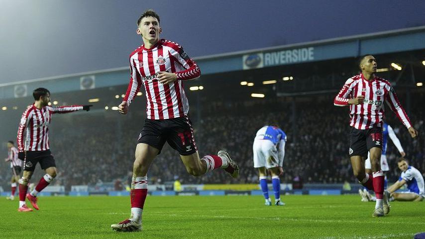 Chris Rigg celebra gol para Sunderland