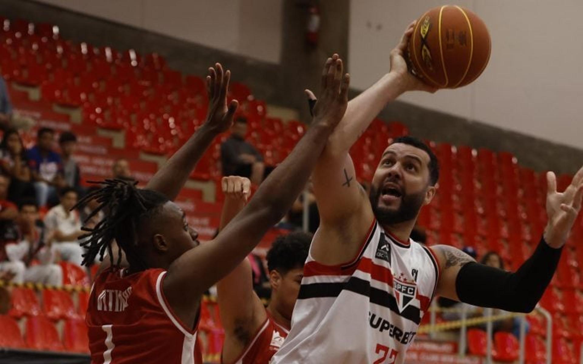 Ralfi Ansaloni durante jogo entre São Paulo e Paulistano pela temporada 2024/25 do NBB