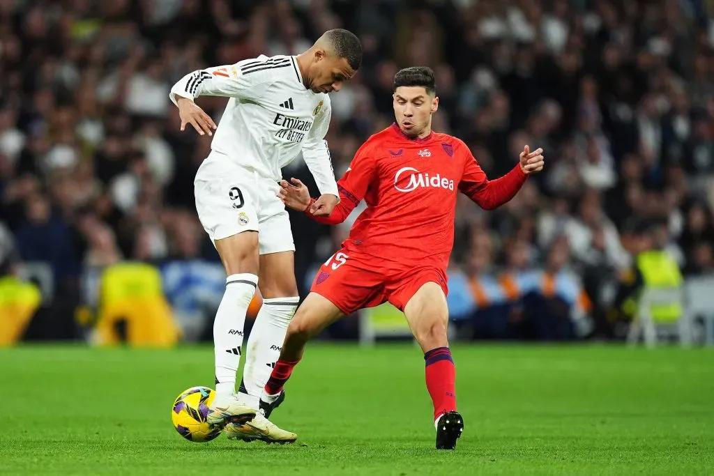 Gonzalo Montiel em partida contra o Real Madrid