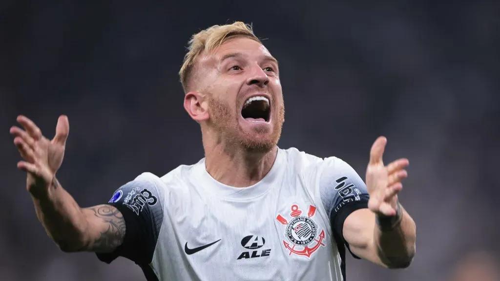 Pedro Henrique com a camisa do Corinthians