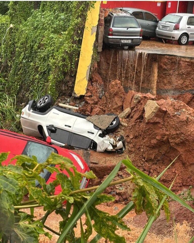 Alagamentos e estragos em Belo Horizonte: forte chuva causa transtornos no Barreiro