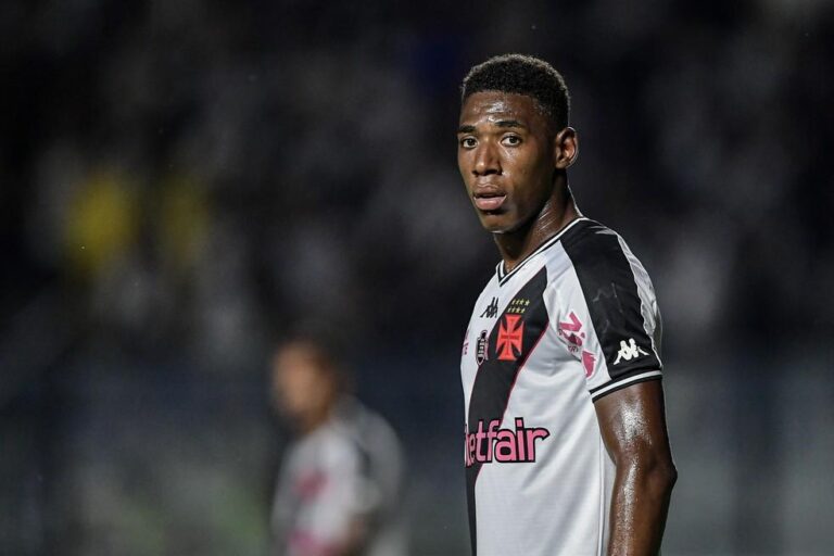 Vasco da Gama acerta venda de Léo ao Athletico-PR