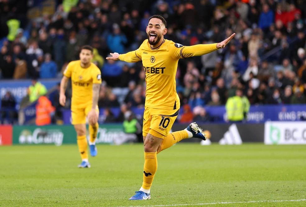 Matheus Cunha comemora gol em Leicester x Wolverhampton