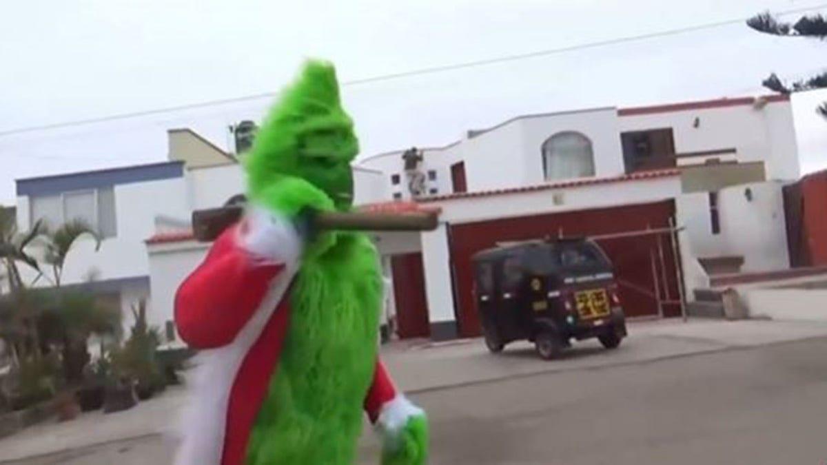 Grinch com martelo