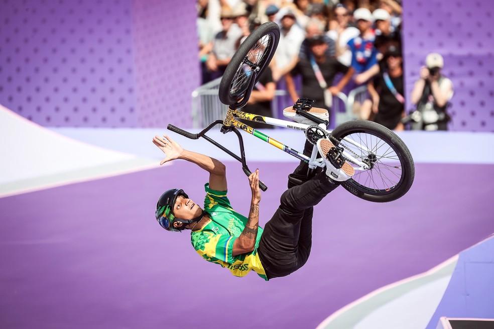 Gustavo Bala Loka em apresentação na prova de ciclismo BMX freestyle nos Jogos Olímpicos de Paris 2024