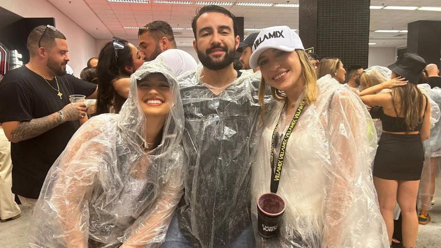 Rogério, no centro, se decepcionou com o cancelamento de Matheus & Kauan no VillaMix Festival.