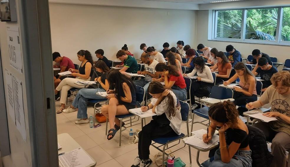 Candidatos da Fuvest fazem a prova da primeira fase do vestibular da USP