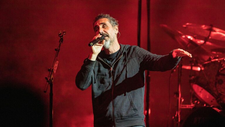 System of a Down retorna ao Brasil com turnê em 2025, mas Serj Tankian não quer mais fazer turnês constantes