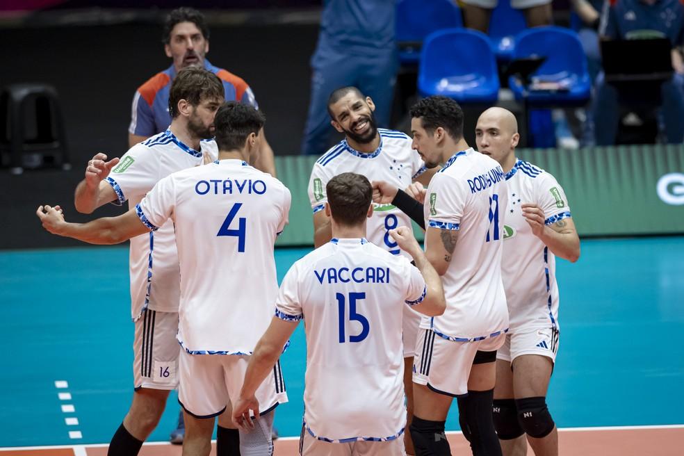 Jogadores do Cruzeiro comemoram ponto no Mundial de Clubes